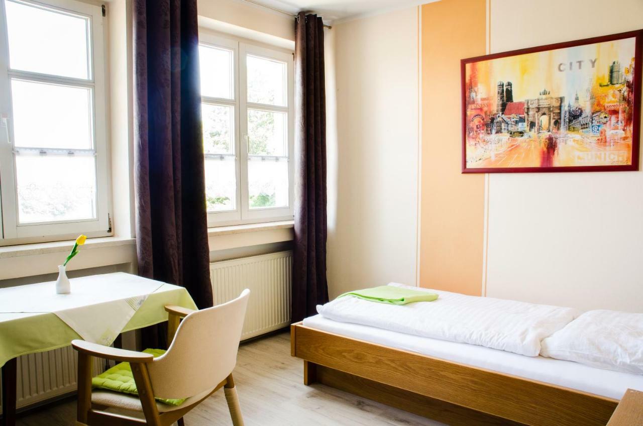 Wallfahrts-Gaststaette Heilbruennl Roding Esterno foto